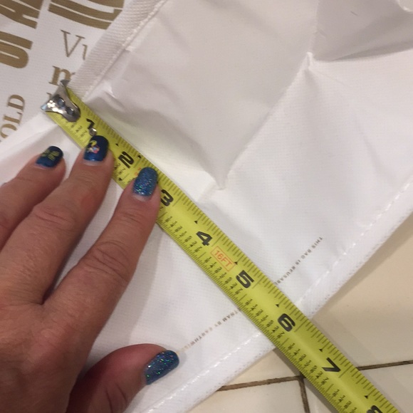 13x16x6” lululemon shopping tote - Picture 5 of 6